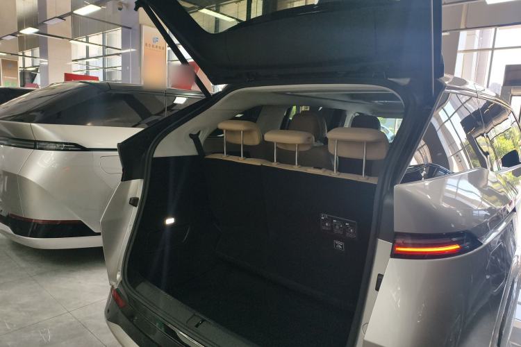 Used XPeng X9 2024 610 Long-Range Pro