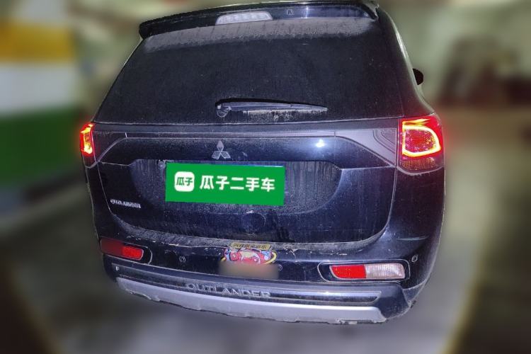 Used Mitsubishi Outlander 2014 2.4L 4x4 Deluxe Value Edition 7 Seats Rear