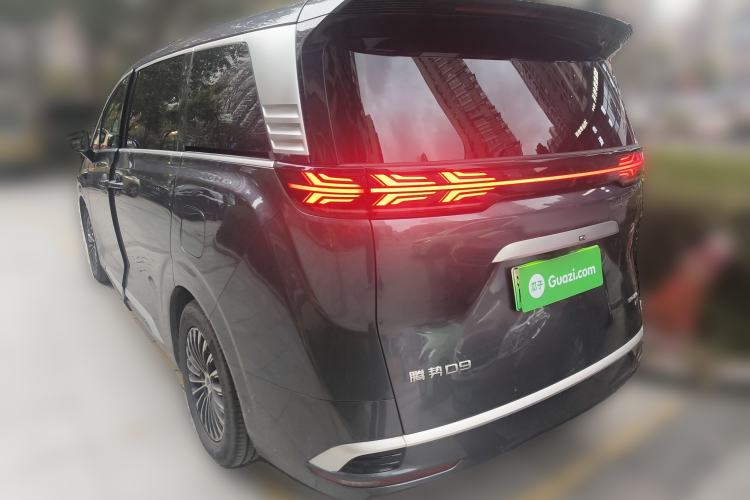 Used Denza D9 2025 DM-i Intelligent Drive 1020 Four-Wheel Drive Flagship Model
