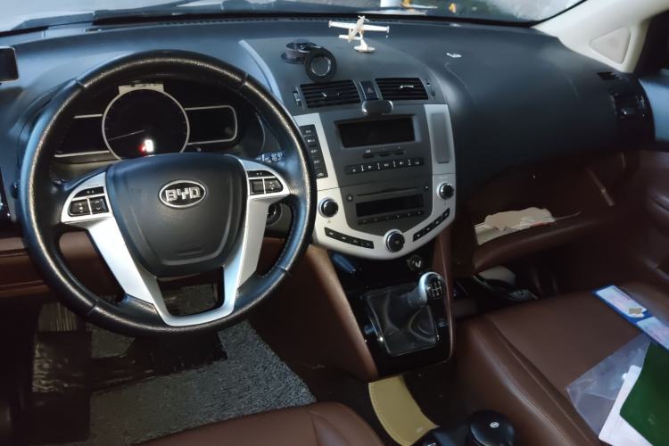 Used BYD S6 2014 2.0L Manual Luxury 5-Seater