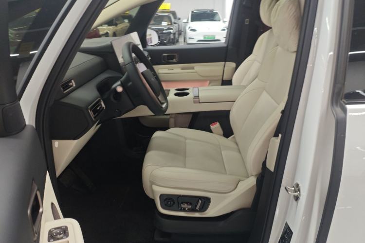 Used Li Auto MEGA 2025 Home Family Special Edition