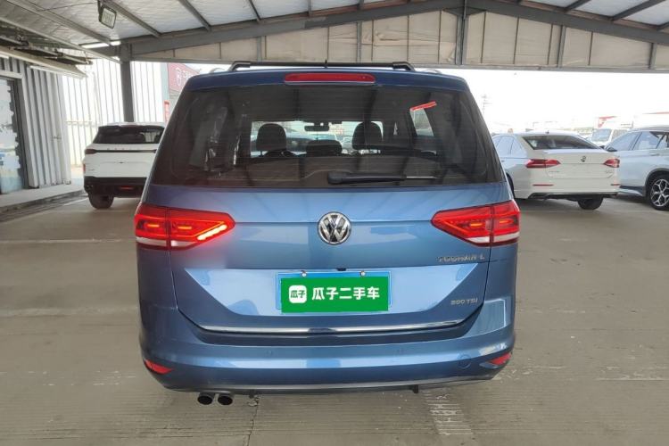 Used Volkswagen Touran 2018 Volkswagen Touran L 280TSI DSG Luxury Edition 7 Seats
