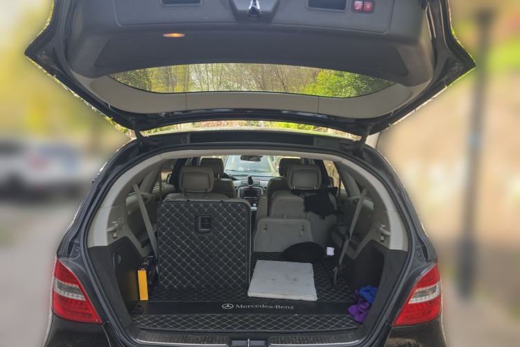 Used Mercedes-Benz R-Class 2011 R 350 L 4MATIC Trunk