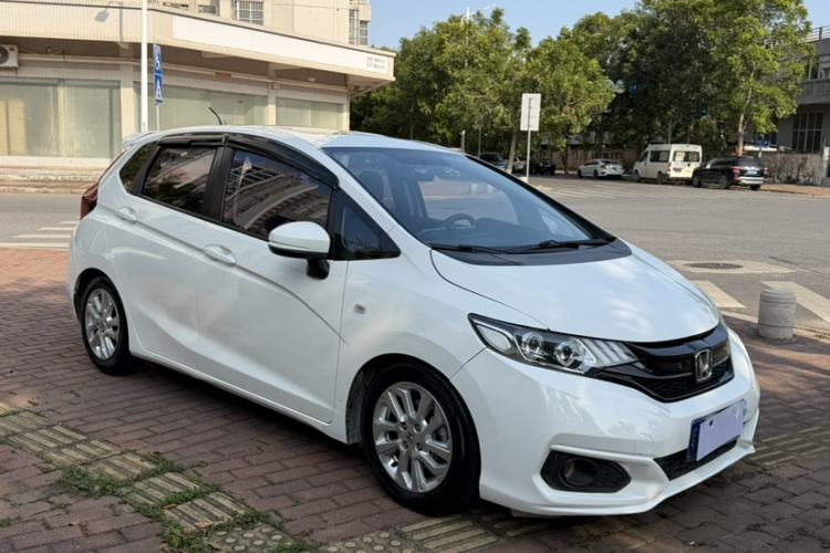 Used Honda Fit 2018 1.5L CVT Comfort Sunroof Version Exterior 9