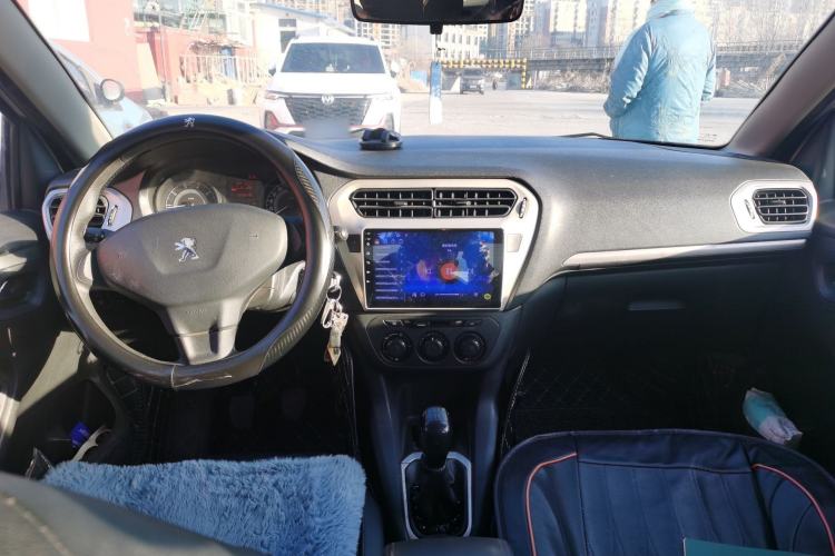 Used Peugeot 301 2014 1.6L Manual Comfort Edition Center Console
