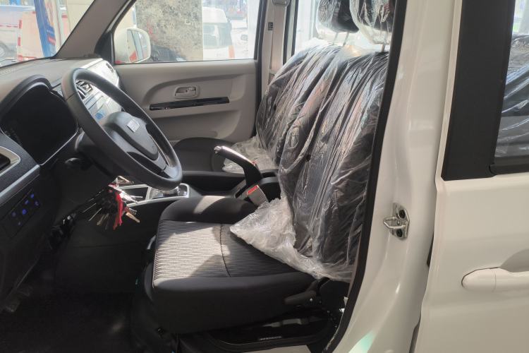 Used SRM Haoyun 2025 Launch Edition Farady 42.3 kWh 305 km 6 seats
