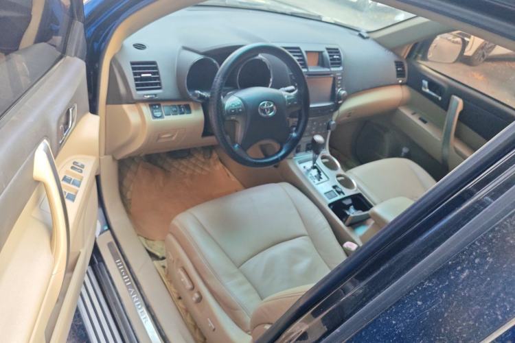 Used Toyota Highlander 2009 2.7L Two-Wheel Drive 7-Seater Luxury Edition Driver Seat