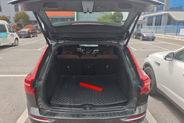 Used Volvo XC60 2021 T5 4x4 Smart Luxury Edition Trunk