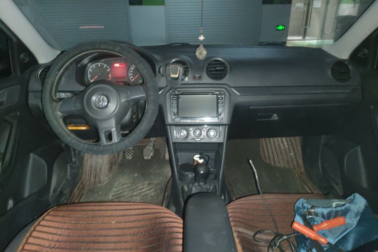 Used Volkswagen Jetta 2013 1.4L Manual Fashion Model Center Console