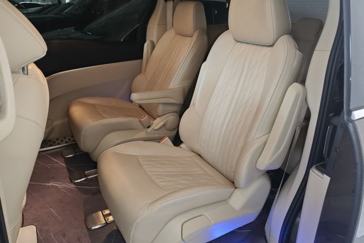 Used Buick GL8 2023 Facelifted Land Cruiser Executive Luxury Version
