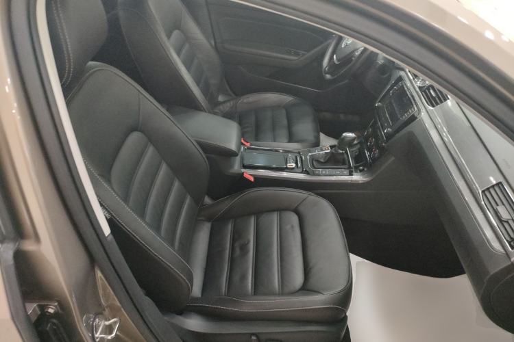 Used Volkswagen Passat 2017 330TSI DSG Luxury Edition
