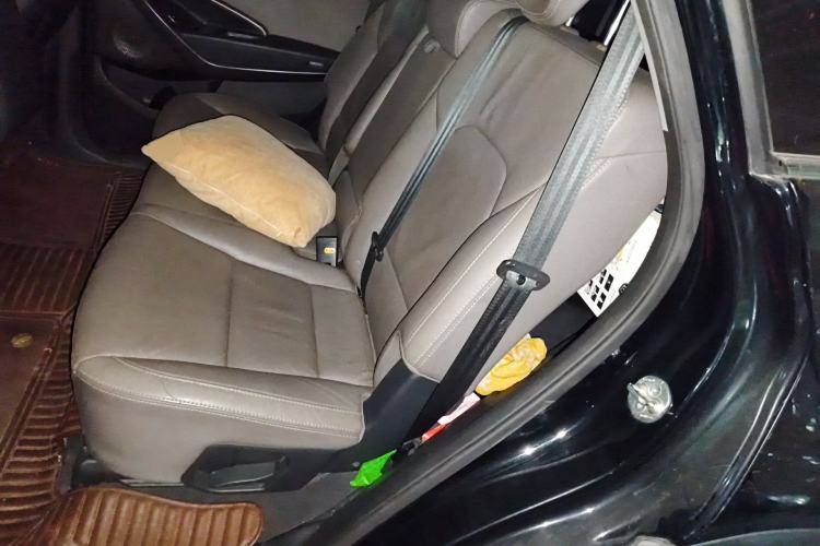 Used Hyundai Grand SantaFe 2013 3.0L 7-Seater Four-Wheel-Drive Comfort Edition Left Rear Seat