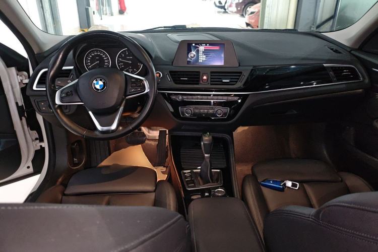Used BMW 1 Series 2017 118i Sport Edition Center Console