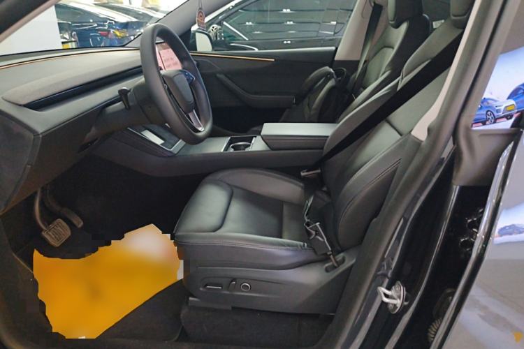 Used Tesla Model Y 2025 Long-Range All-Wheel-Drive Version Left Front Seat