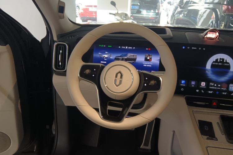 Used Hima AITO M8 2025 Extended-Range Max+ Version 53.4 kWh 5-Seater Edition Steering Wheel