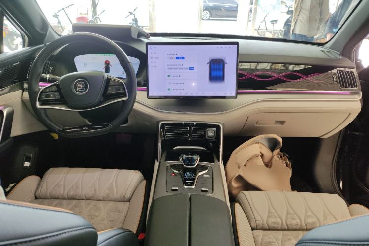 Used BYD Tang New Energy 2024 DM-p Champion Edition 215 km All-Wheel-Drive Flagship Model Center Console