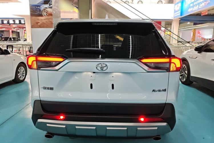 Used Toyota RAV4 2024 2.0L CVT Two-Wheel Drive Fashion Plus Edition
