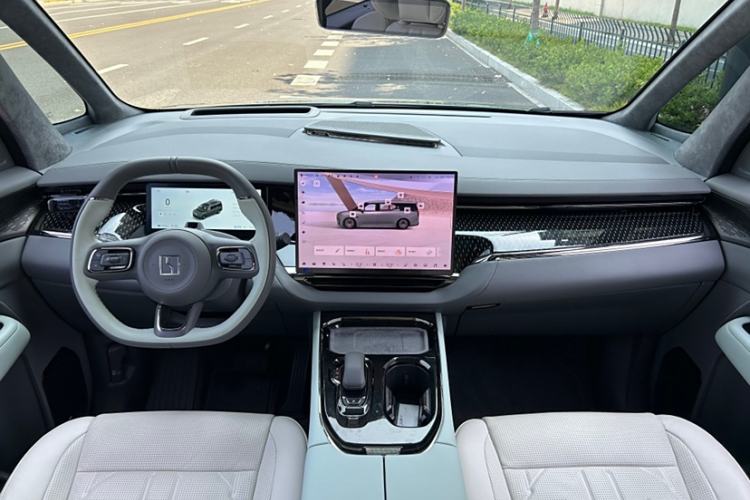 Used Zeekr 009 2024 7-Seater Walk-Through Version Four-Wheel Drive 108 kWh