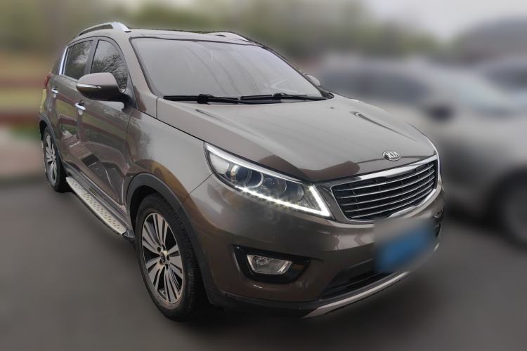 Used Kia Sportage R 2015 2.0L Automatic Two-Wheel Drive DLX Model Front Right 45 Deg