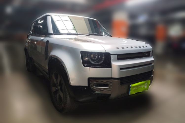 Used Land Rover Defender 2022 110 P400 X-DYNAMIC HSE Front Right 45 Deg