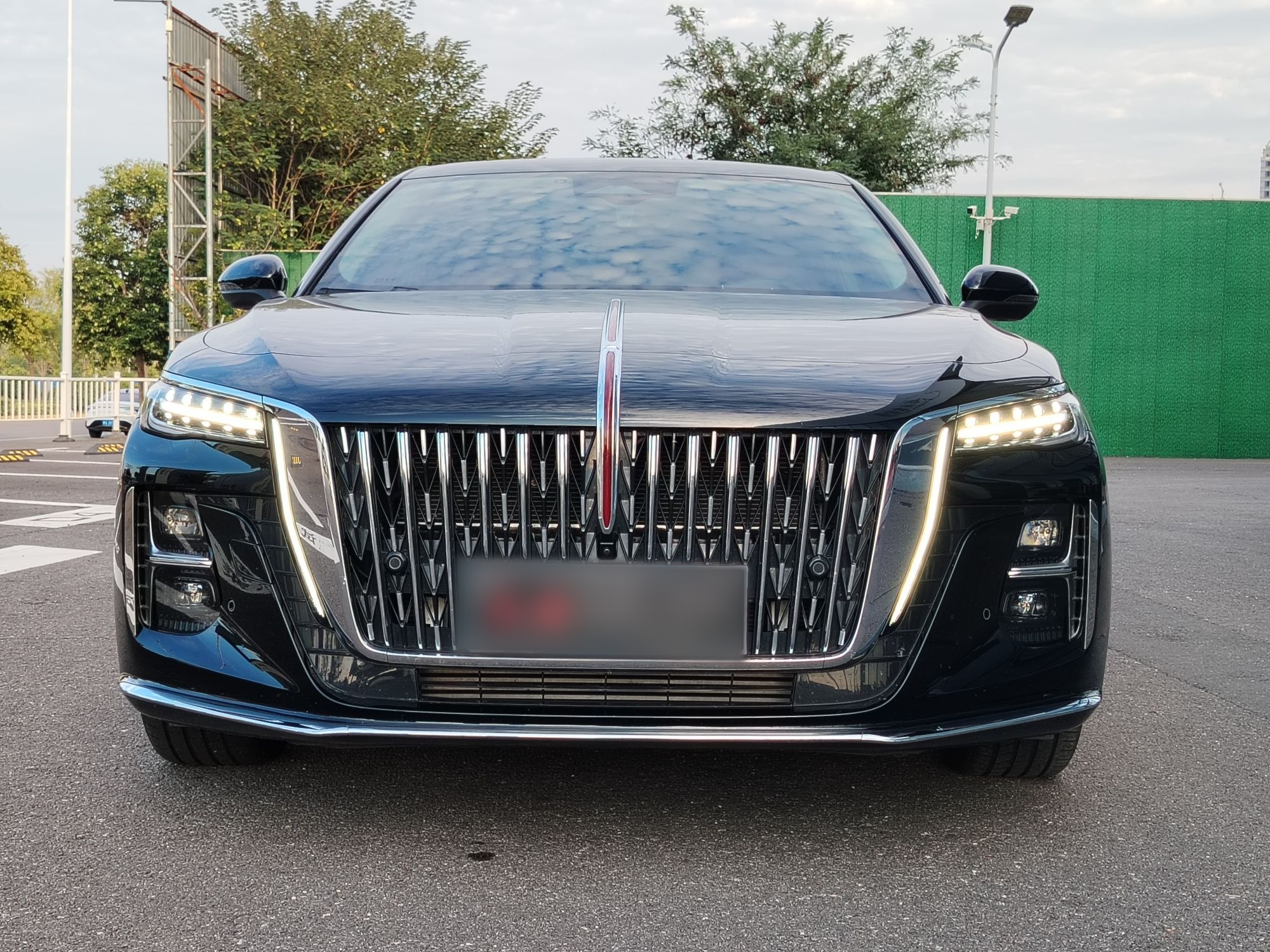 Hongqi H5 2025 2.0T Automatic Flag Edition – 500 000 Units Commemorative Version — снимка 12