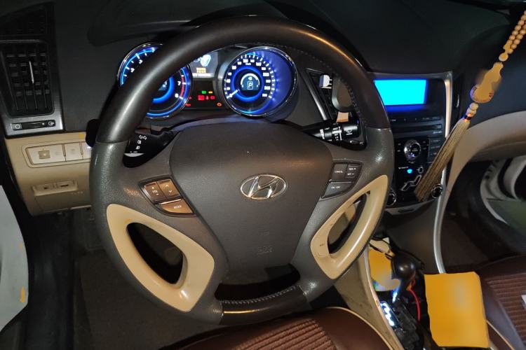Used Hyundai Sonata 2011 2.0L Automatic Prestige Edition Steering Wheel