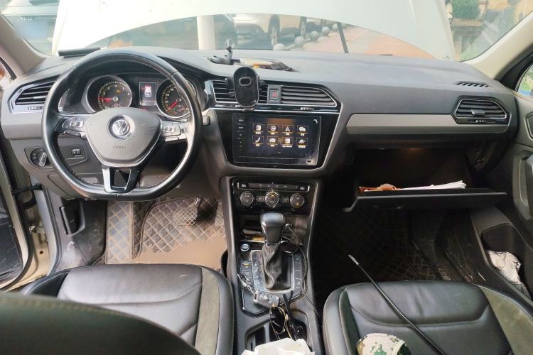 Used Volkswagen Tiguan L 2019 Revised Version 280TSI Automatic Two-Wheel Drive Panoramic Comfort Edition China VI Standard Center Console