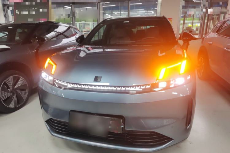 Used Lynk & Co 08 EM-P 2025 220 km All-Wheel-Drive Performance Halo
