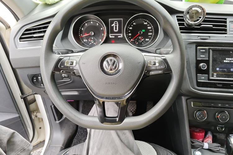 Used Volkswagen Tiguan L 2019 330TSI Automatic Two-Wheel Drive Luxury Edition China V Standard Steering Wheel