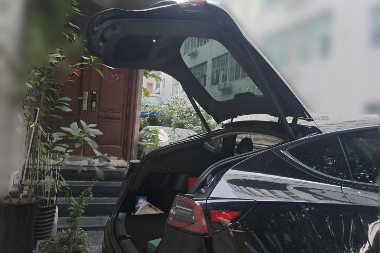 Used Tesla Model Y 2022 Long-Range All-Wheel-Drive Version Trunk