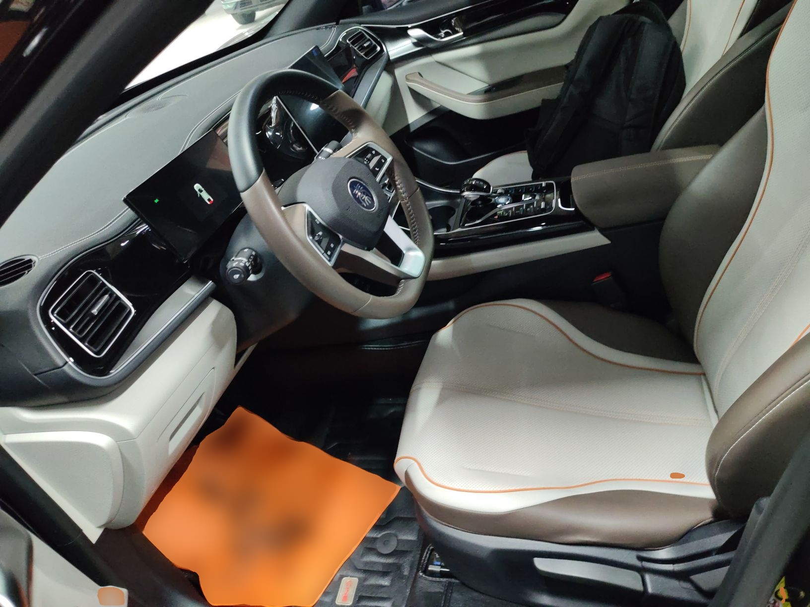 Переднее сиденье в автомобиле