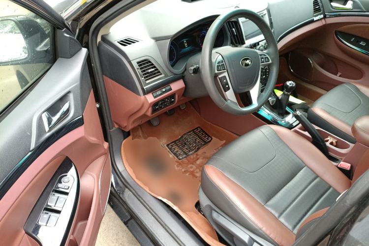 Used BYD Surui 2015 Revised Version 1.5L Manual Luxury Edition
