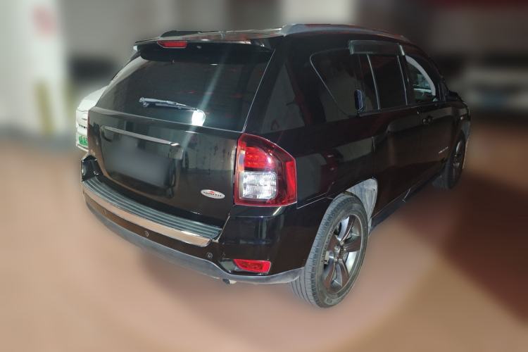 Used Jeep Compass 2014 2.4L Four-Wheel Drive Serpentine Collection Edition Rear Right 45 Deg