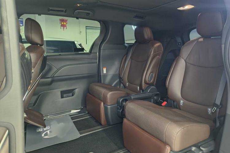 Used Toyota Granvia 2024 2.5L Hybrid Prestige PLUS Four-Wheel Drive Version