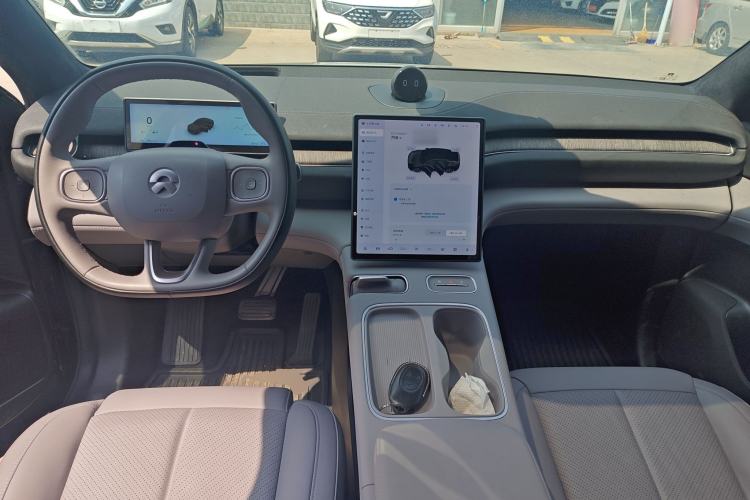 Used Nio ES6 2024 75 kWh Center Console