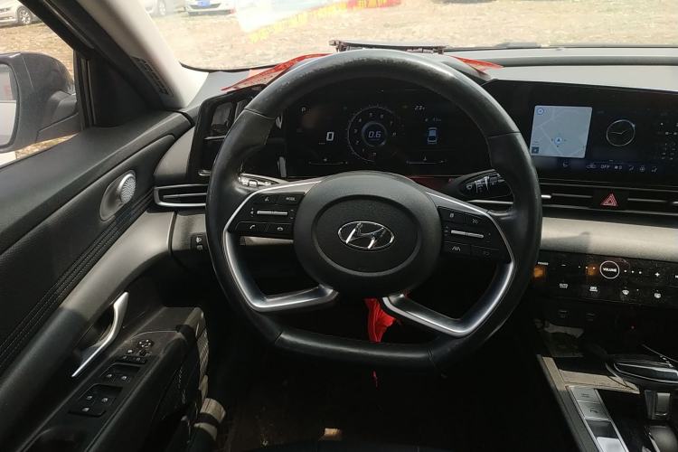 Used Hyundai Elantra 2021 1.5L CVT LUX Prestige Edition Steering Wheel