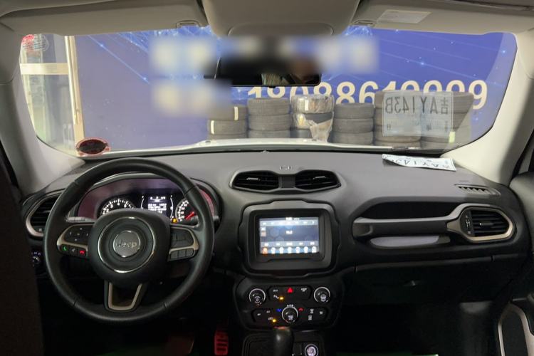 Used Jeep Renegade 2018 Connected Large Screen Version 180TS Automatic Kinetic Edition+ Center Console