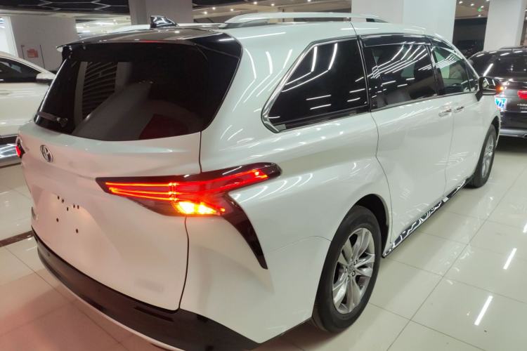 Used Toyota Sienna 2021 2.5L Hybrid Platinum Edition