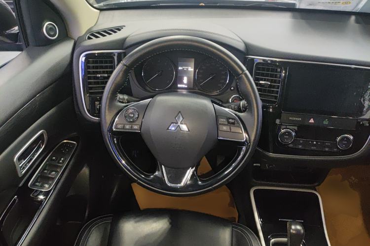 Used Mitsubishi Outlander 2020 2.0L Two-Wheel Drive Comfort Edition 7-Seater