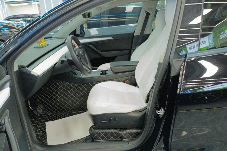 Used Tesla Model Y 2022 Long-Range All-Wheel-Drive Version
