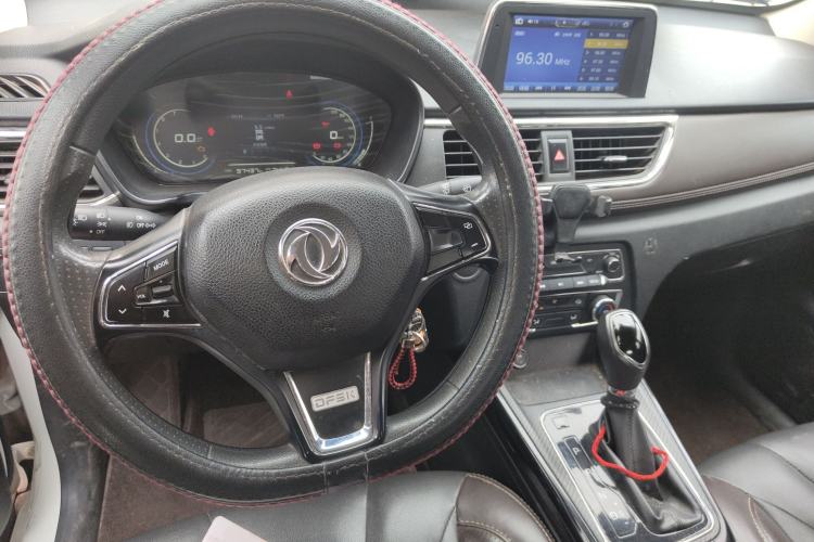 Used Dongfeng Fengon 370 2018 S370 1.5L CVT Luxury 7-Seater Center Console