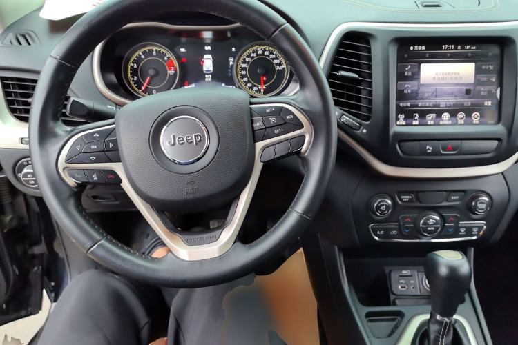 Used Jeep Cherokee 2016 2.0L Superior Edition Center Console