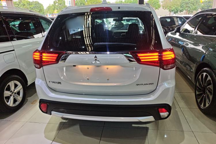 Used Mitsubishi Outlander 2018 2.4L 4x4 Luxury Edition 7-Seater Rear