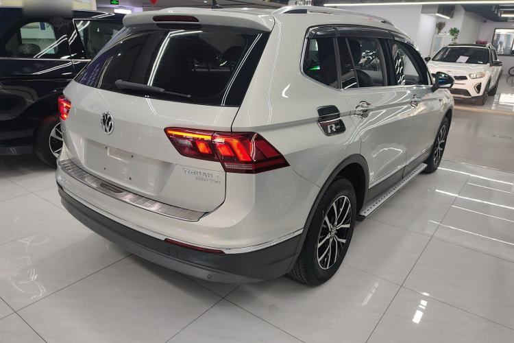 Used Volkswagen Tiguan L 2018 330TSI Automatic Two-Wheel Drive Luxury Edition Rear Right 45 Deg