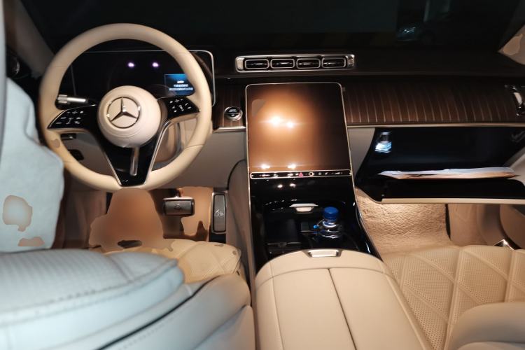 Used Mercedes-Benz Maybach S-Class 2022 S 680 4MATIC Center Console