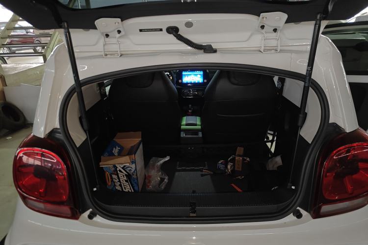 Used Roewe Clever 2021 302km All-Round Version Trunk