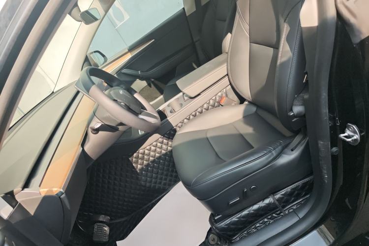 Used Tesla Model Y 2021 Long-Range All-Wheel-Drive Version