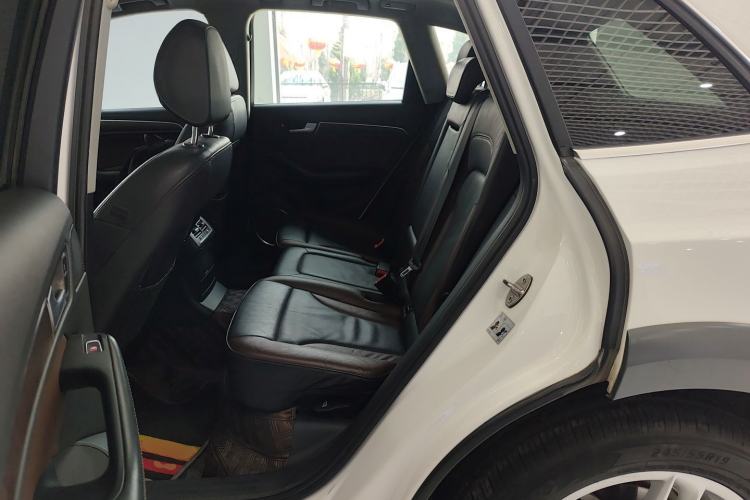 Used Audi Q5 2017 Plus 40 TFSI Comfort Model