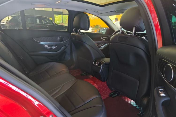 Used Mercedes-Benz C-Class 2018 C 200 L Sport Edition Interior 9