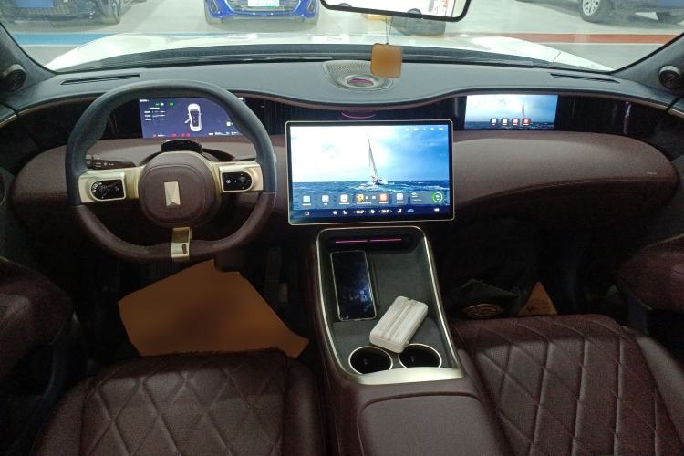 Used Avatr 11 2025 Year Updated Max Extended-Range Version Center Console